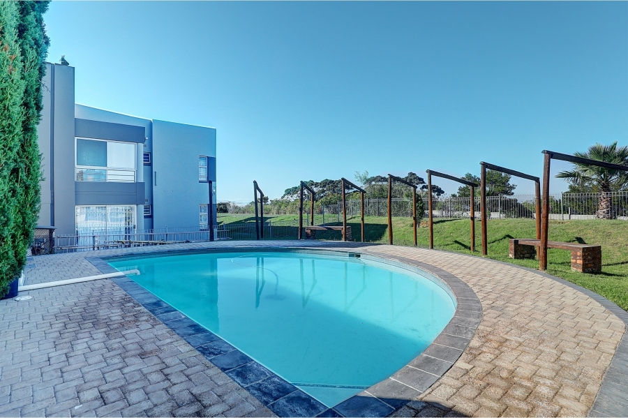 2 Bedroom Property for Sale in Loevenstein Western Cape